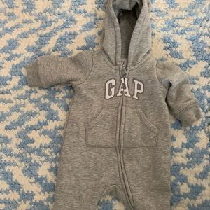 Gap sweatsuit